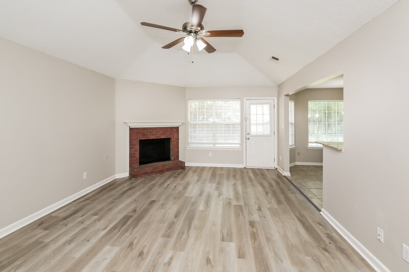 1,900/Mo, 956 Jessica Lauren Cordova, TN 38018 Living Room View 2