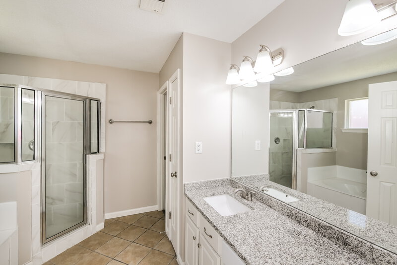 1,900/Mo, 956 Jessica Lauren Cordova, TN 38018 Main Bathroom View