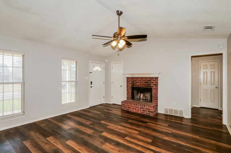 1,825/Mo, 10326 Curtis Drive Olive Branch, MS 38654 Living Room View 2