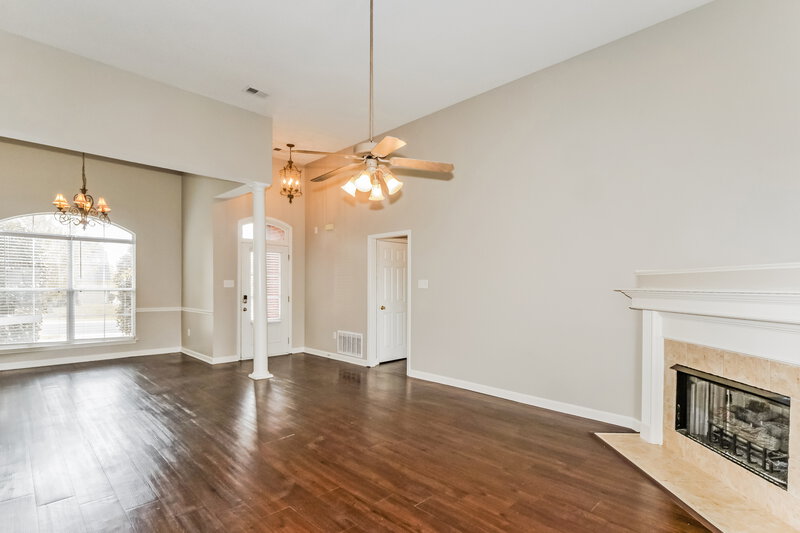 2,005/Mo, 7100 Maple Grove Rd Olive Branch, MS 38654 Living Room View 2