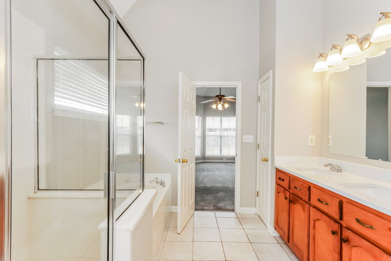 2,005/Mo, 7100 Maple Grove Rd Olive Branch, MS 38654 Main Bathroom View