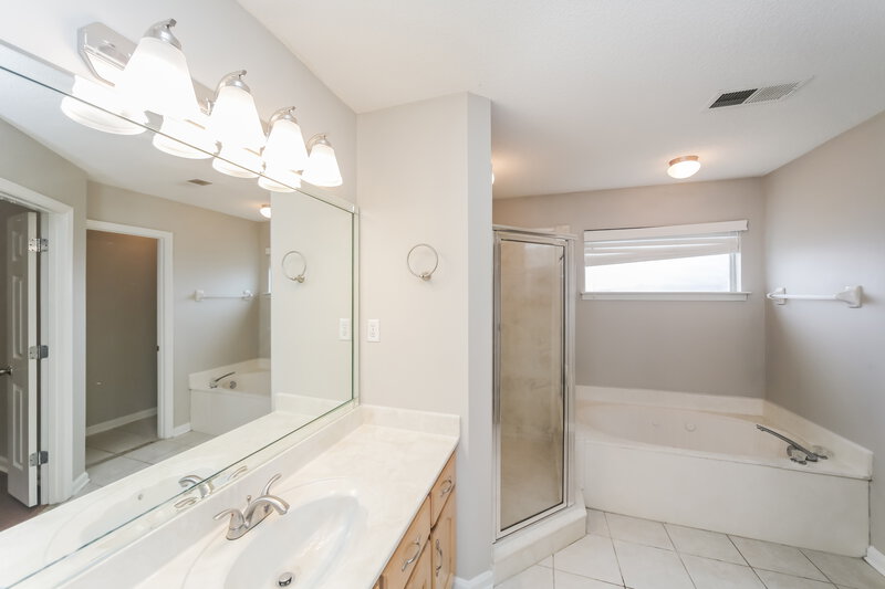 1,840/Mo, 9950 Vista Ridge  Dr Olive Branch, MS 38654 Main Bathroom View