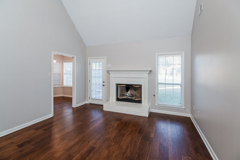 2,195/Mo, 5996 Southbend Ln Olive Branch, MS 38654 Living Room View 2