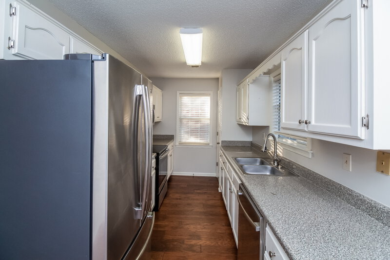 2,195/Mo, 5996 Southbend Ln Olive Branch, MS 38654 Kitchen View 2