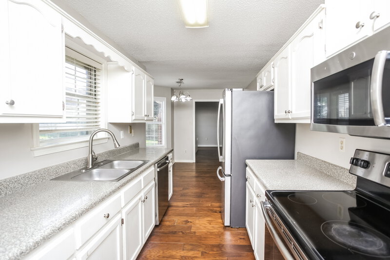 1,965/Mo, 5996 Southbend Ln Olive Branch, MS 38654 Kitchen View 2