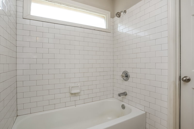 1,965/Mo, 5996 Southbend Ln Olive Branch, MS 38654 Main Bathroom View 2
