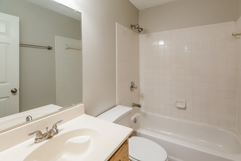 2,195/Mo, 5996 Southbend Ln Olive Branch, MS 38654 Bathroom View