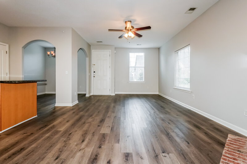 1,800/Mo, 10182 Sorrento Pl Cordova, TN 38018 Living Room View 2
