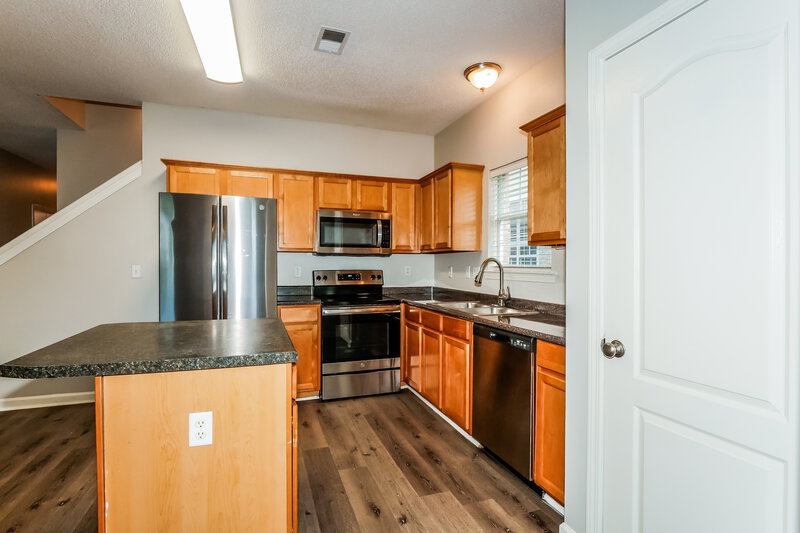 1,800/Mo, 10182 Sorrento Pl Cordova, TN 38018 Kitchen View