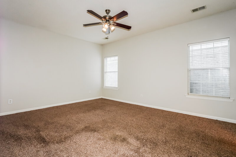 1,800/Mo, 10182 Sorrento Pl Cordova, TN 38018 Main Bedroom View