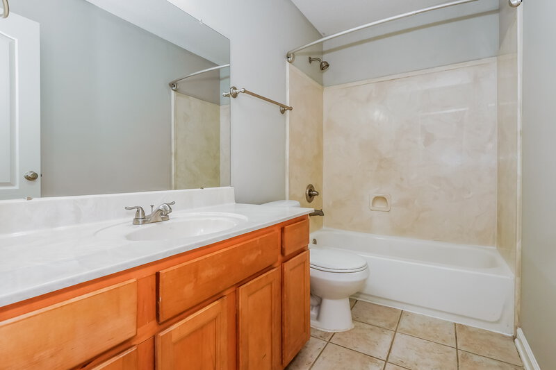 1,800/Mo, 10182 Sorrento Pl Cordova, TN 38018 Bathroom View