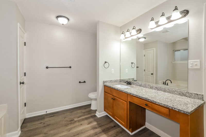 1,645/Mo, 10253 Evening Hill Dr Cordova, TN 38016 Main Bathroom View 2