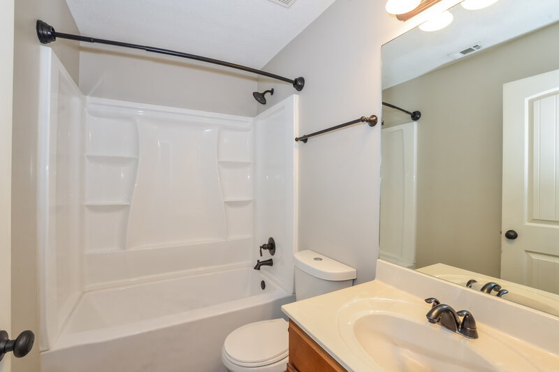 1,645/Mo, 10253 Evening Hill Dr Cordova, TN 38016 Bathroom View