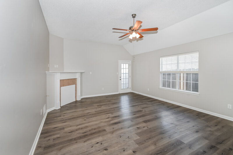 1,825/Mo, 7355 Green Ash Dr Olive Branch, MS 38654 Living Room View 2