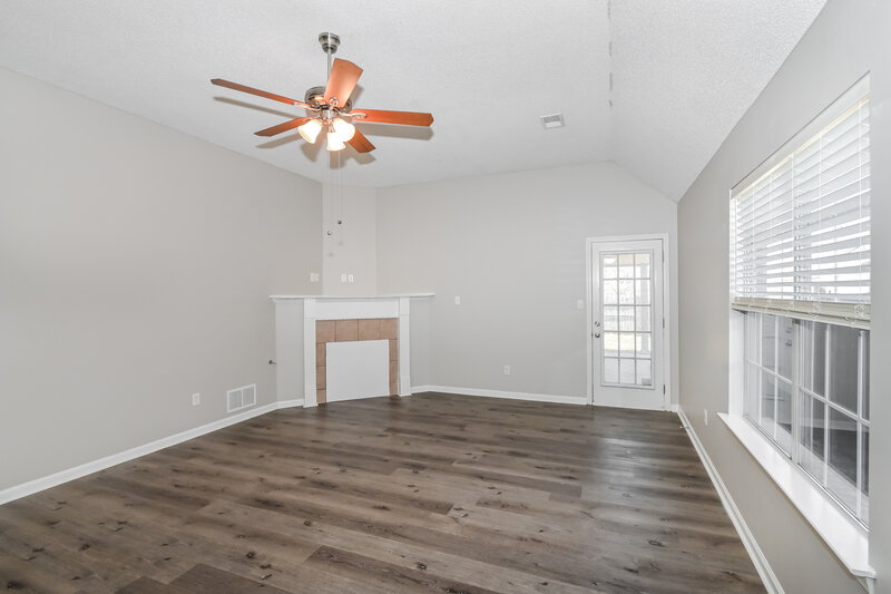 1,825/Mo, 7355 Green Ash Dr Olive Branch, MS 38654 Living Room View 3