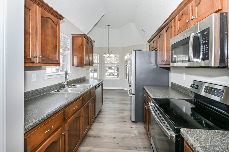 1,825/Mo, 7355 Green Ash Dr Olive Branch, MS 38654 Kitchen View 2