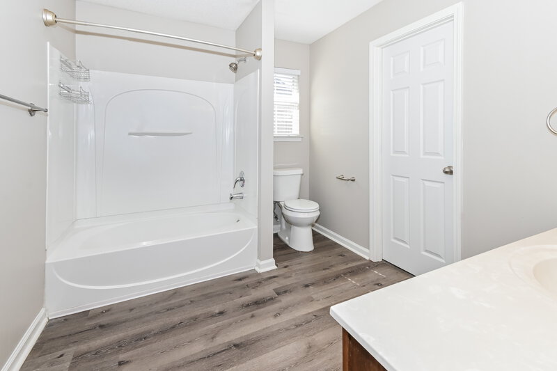 1,825/Mo, 7355 Green Ash Dr Olive Branch, MS 38654 Main Bathroom View