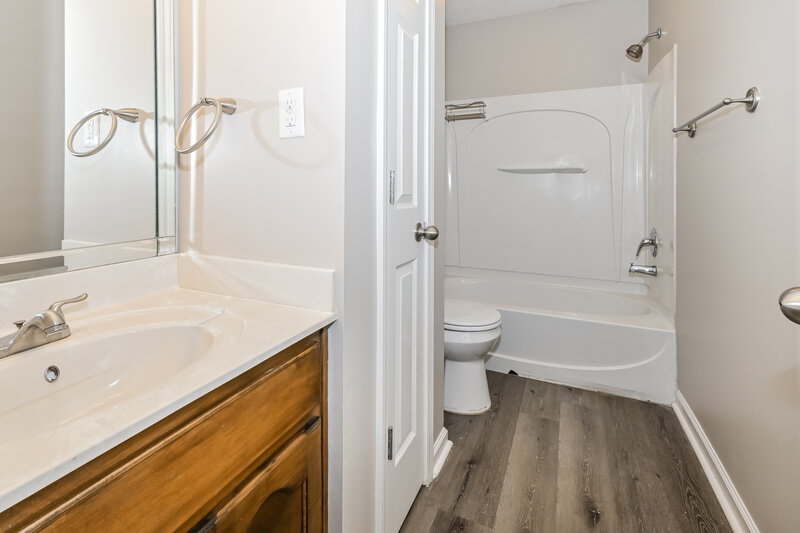 1,825/Mo, 7355 Green Ash Dr Olive Branch, MS 38654 Bathroom View