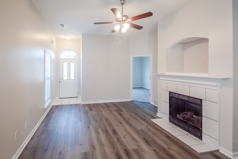 1,595/Mo, 6855 Mikayla Ln Cordova, TN 38018 Living Room View 2