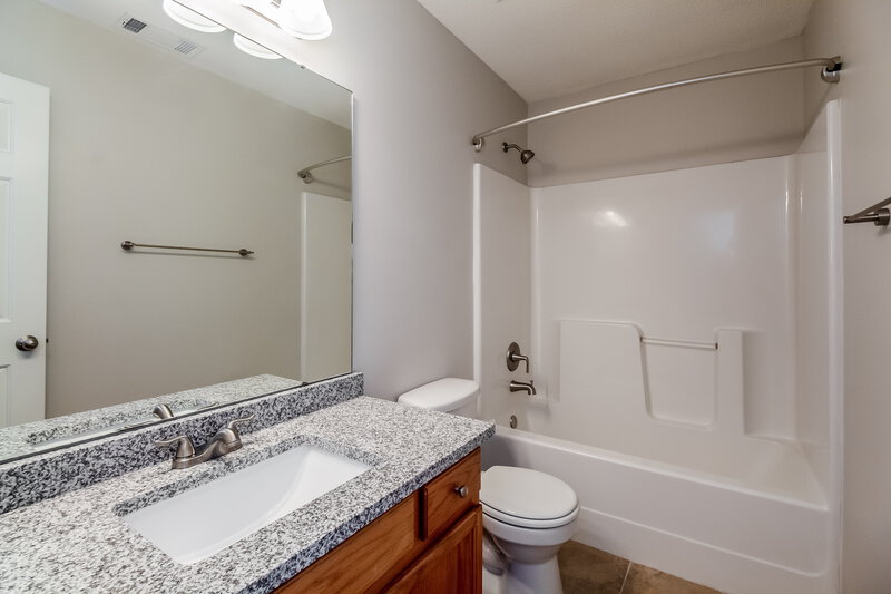 1,595/Mo, 6855 Mikayla Ln Cordova, TN 38018 Bathroom View