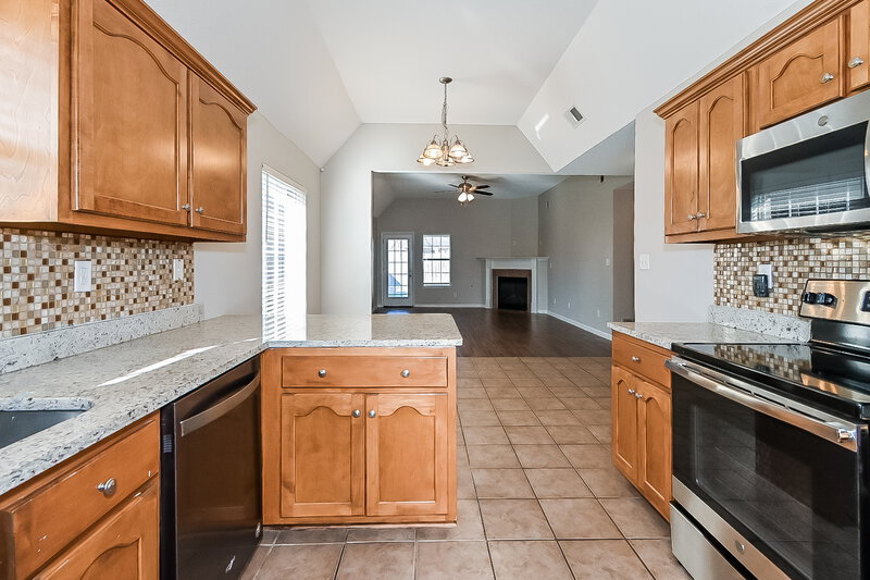 1,755/Mo, 9890 Tremont Dr Olive Branch, MS 38654 Kitchen View 2