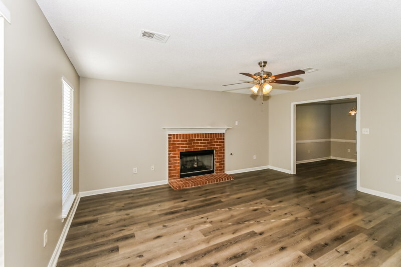 1,925/Mo, 7569 W Winners Circle Southaven, MS 38671 Living Room View