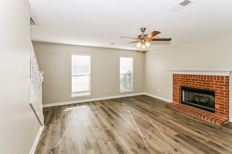 1,925/Mo, 7569 W Winners Circle Southaven, MS 38671 Living Room View 2
