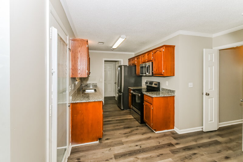 1,925/Mo, 7569 W Winners Circle Southaven, MS 38671 Kitchen View 2