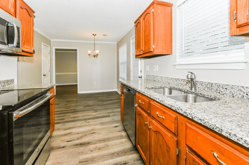 1,925/Mo, 7569 W Winners Circle Southaven, MS 38671 Kitchen View 3