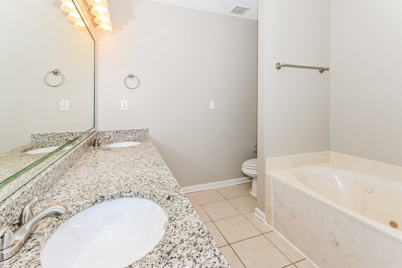 1,925/Mo, 7569 W Winners Circle Southaven, MS 38671 Main Bathroom View