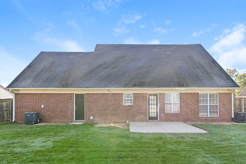 1,925/Mo, 7569 W Winners Circle Southaven, MS 38671 Rear View