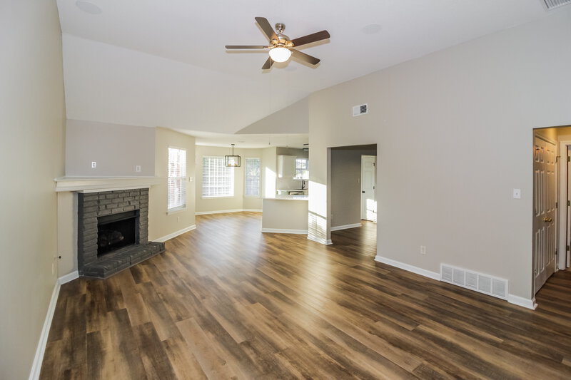 2,090/Mo, 1125 Red Fern Cir W Cordova, TN 38018 Living Room View