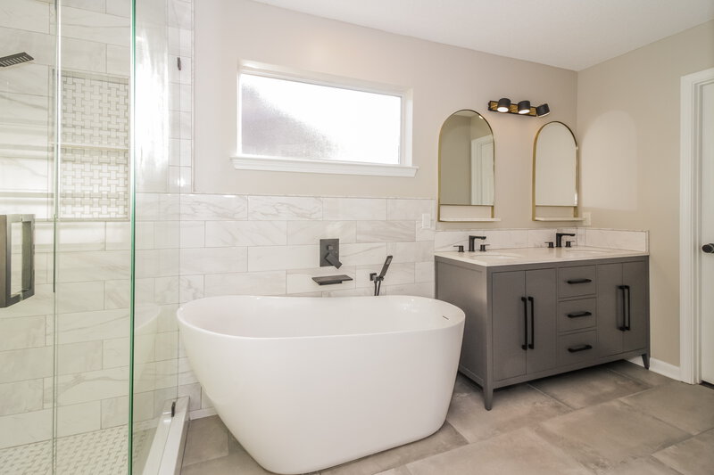 2,090/Mo, 1125 Red Fern Cir W Cordova, TN 38018 Main Bathroom View 2
