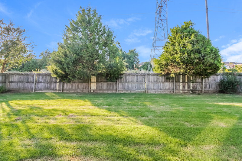 2,090/Mo, 1125 Red Fern Cir W Cordova, TN 38018 Backyard View