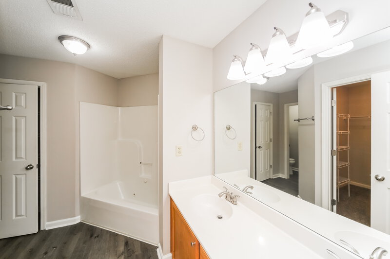 1,795/Mo, 165 Garden View Dr Oakland, TN 38060 Main Bathroom View