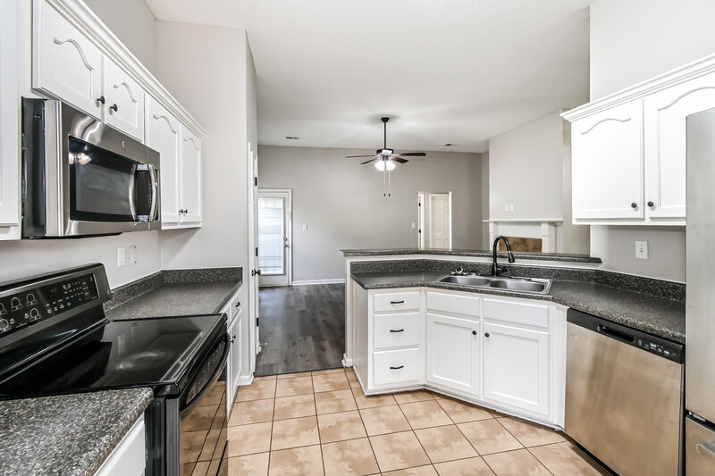 1,805/Mo, 316 Vaiden Ridge Dr N Hernando, MS 38632 Kitchen View 3
