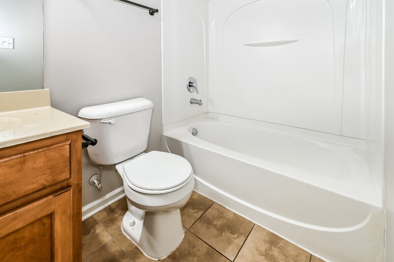 1,805/Mo, 316 Vaiden Ridge Dr N Hernando, MS 38632 Bathroom View