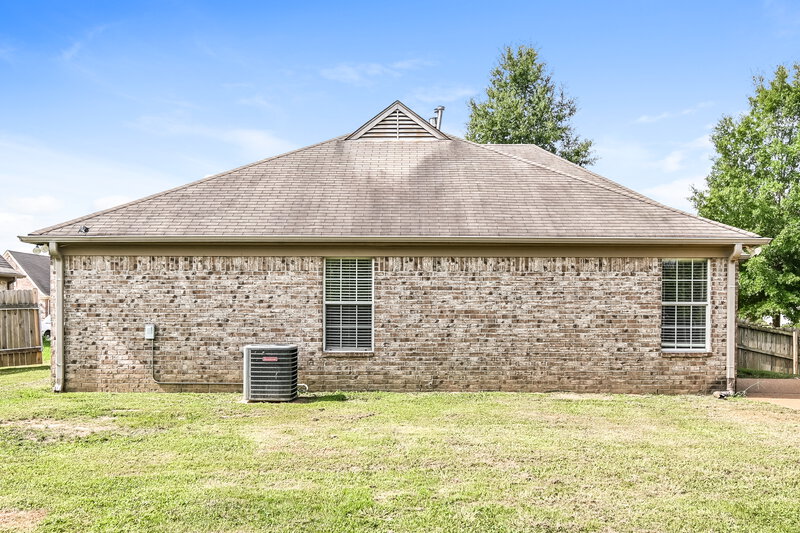 1,805/Mo, 316 Vaiden Ridge Dr N Hernando, MS 38632 Rear View