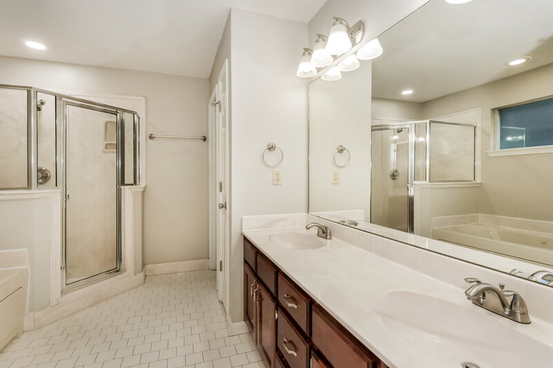 1,740/Mo, 1516 Beringer Dr Cordova, TN 38018 Main Bathroom View 2