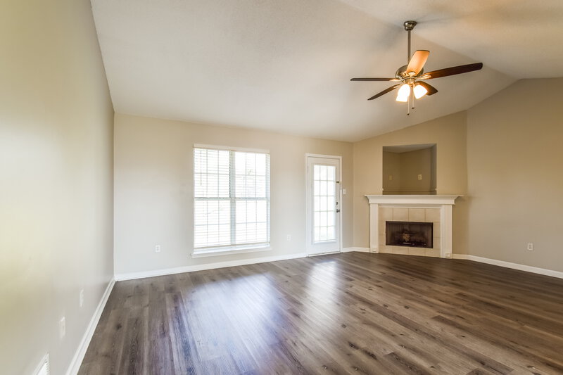 2,030/Mo, 4304 Edmonton Street Horn Lake, MS 38637 Living Room View