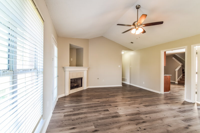 2,030/Mo, 4304 Edmonton Street Horn Lake, MS 38637 Living Room View 2