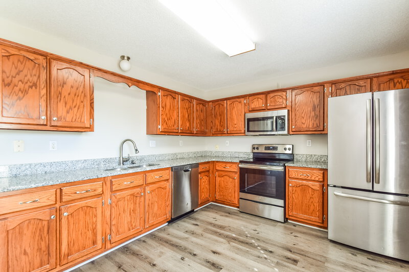 2,030/Mo, 4304 Edmonton Street Horn Lake, MS 38637 Kitchen View 2