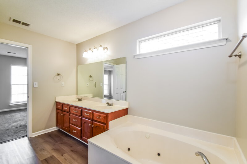 2,030/Mo, 4304 Edmonton Street Horn Lake, MS 38637 Main Bathroom View
