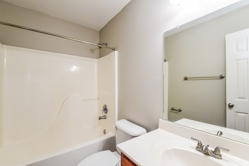 2,030/Mo, 4304 Edmonton Street Horn Lake, MS 38637 Bathroom View 2