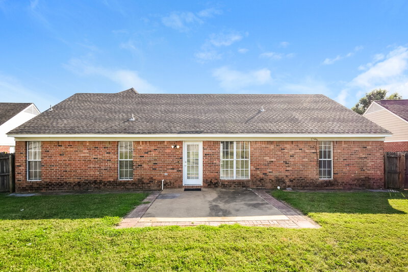 2,030/Mo, 4304 Edmonton Street Horn Lake, MS 38637 Rear View