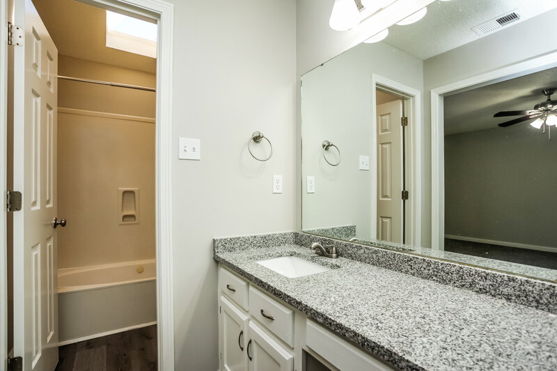 1,895/Mo, 3336 Nancy Ln Bartlett, TN 38134 Main Bathroom View