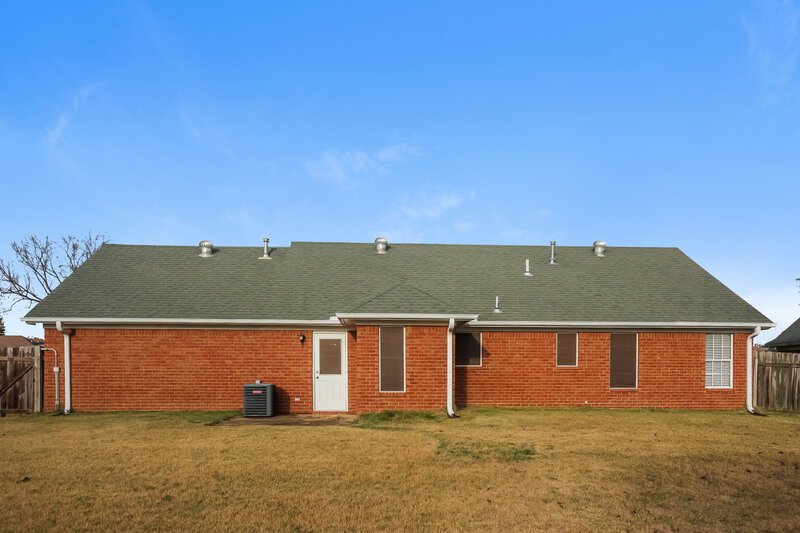 1,650/Mo, 1329 Annesdale Dr Southaven, MS 38671 Rear View