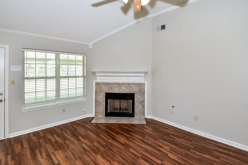 1,895/Mo, 4102 Ravenwood Dr N Horn Lake, MS 38637 Living Room View
