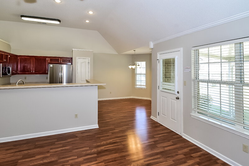 1,895/Mo, 4102 Ravenwood Dr N Horn Lake, MS 38637 Living Room View 2