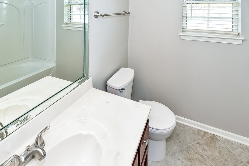 1,895/Mo, 4102 Ravenwood Dr N Horn Lake, MS 38637 Bathroom View